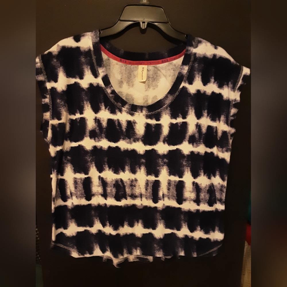 HUE Navy and White Patterned Crop Top